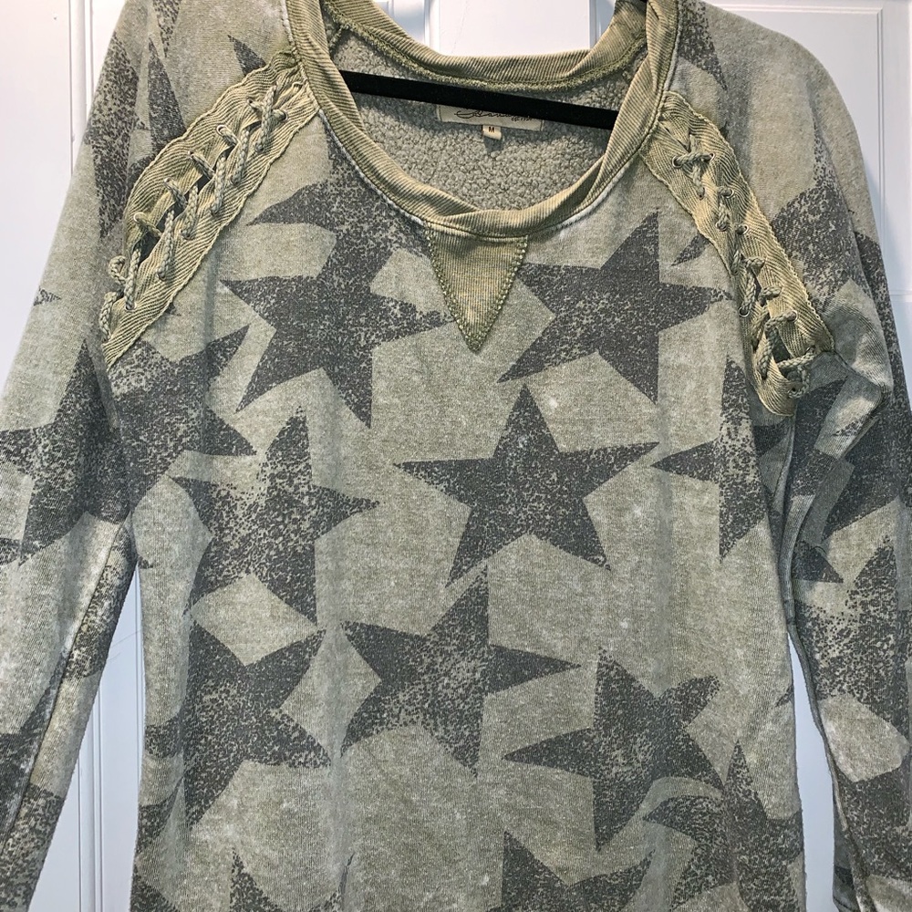 Army green star sweatshirt